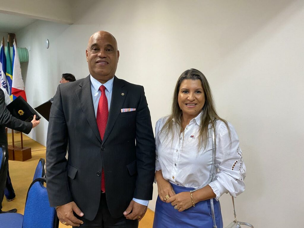 WhatsApp Image 2024 12 18 at 17.49.27 - Rodrigo Borges e Tatiana Perim são diplomados como prefeito e vice de Guarapari