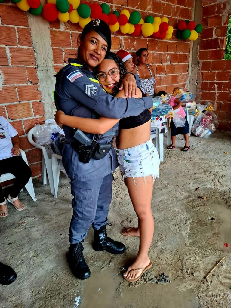 WhatsApp Image 2024 12 26 at 13.49.33 - Mais de 60 idosos são beneficiados com doações em campanha apoiada pela PM de Guarapari