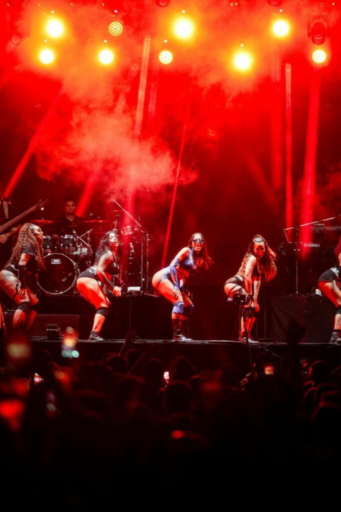 WhatsApp Image 2024 12 31 at 13.16.39 - Anitta encanta fãs com show repleto de energia e hits no Brava Beach Club em Guarapari