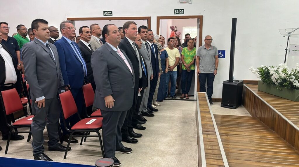 diplomacao 1 - Leonardo Abrantes e Renato Lorencini são diplomados em Anchieta