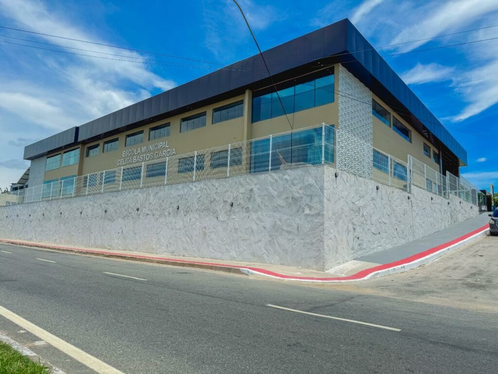 inauguracao escola fachada - Prefeitura de Guarapari inaugura duas novas escolas no bairro Elza Nader