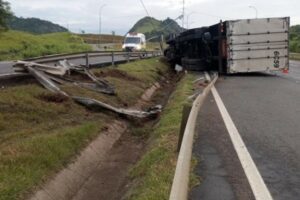 carreta PRF - Notícias de Guarapari, Alfredo Chaves e Anchieta