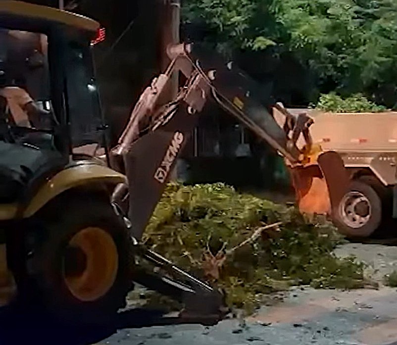 limpeza ruas 2 - Prefeitura de Guarapari mobiliza equipes para limpeza das ruas após tempestade