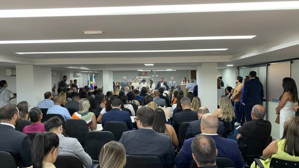 20250213 133941773 iOS - Mônica Goulart assume terceiro mandato à frente da OAB Guarapari com planos de fortalecimento da instituição