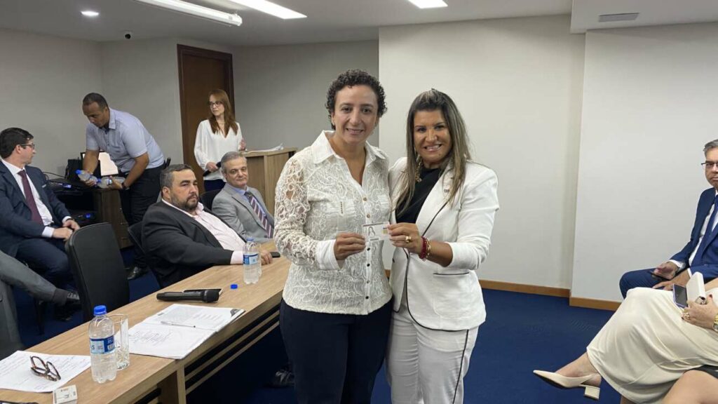 20250213 135901800 iOS - Mônica Goulart assume terceiro mandato à frente da OAB Guarapari com planos de fortalecimento da instituição