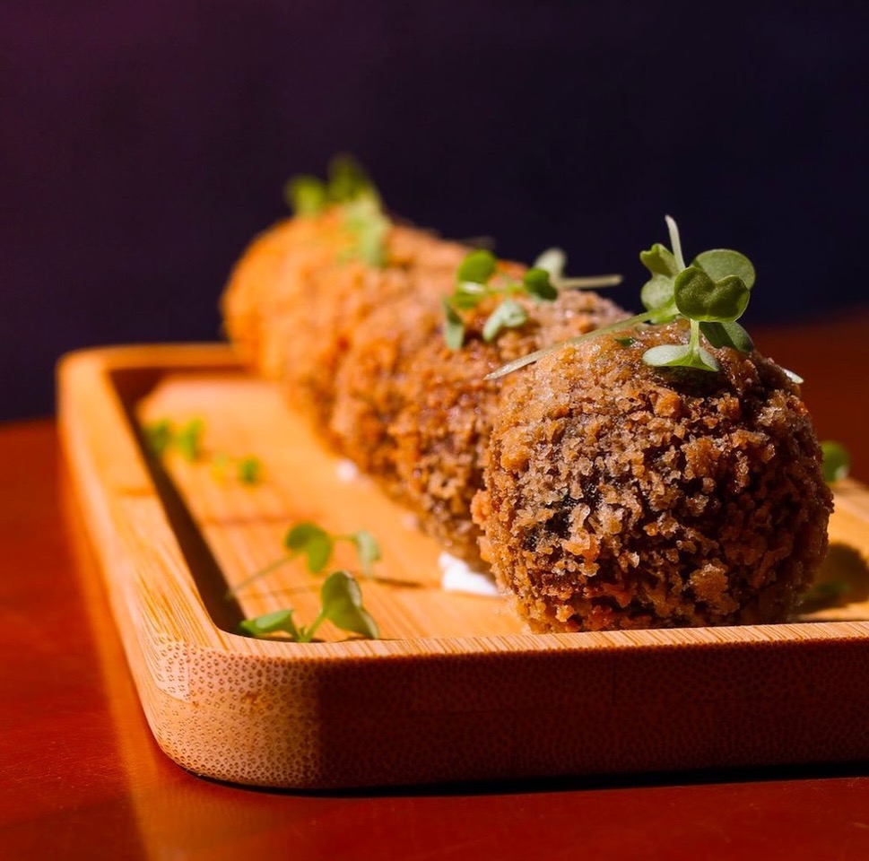 CROQUETE DE COSTELA BUFFET CHEF MARIANA MIRANDA - Esquenta Guarapa reunirá chefs, comida de boteco e cervejas artesanais em Guarapari