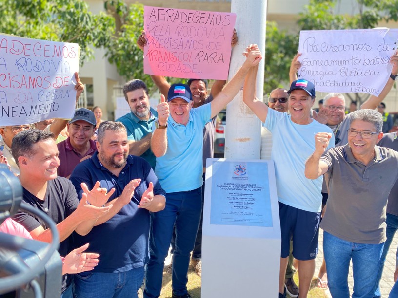 Inauguracao cartazes - Moradores do bairro Village do Sol cobram saneamento e infraestrutura em Guarapari