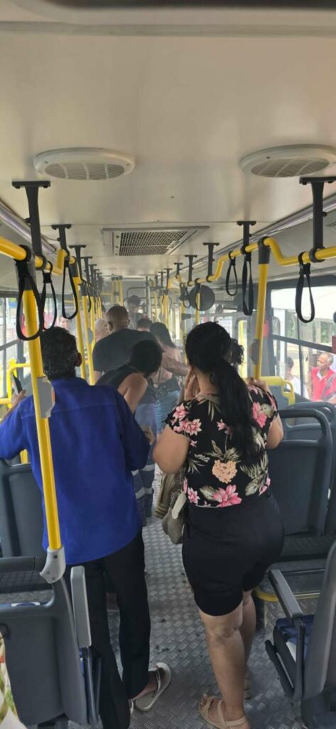 WhatsApp Image 2025 02 12 at 10.00.17 - Celular pega fogo e assusta passageiros do Transcol em Guarapari