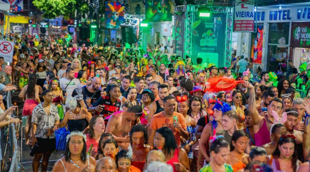 Publico 1 - Carnaval de Guarapari atrai mais de 600 mil visitantes em quatro dias de festa