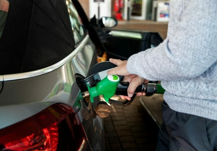 close-up-hand-pumping-gas-in-car-1