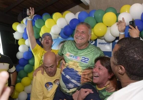 manato-comemorou-o-resultado-que-o-levou-para-o-segundo-turno-na-disputa-pelo-governo-do-es-846419-article