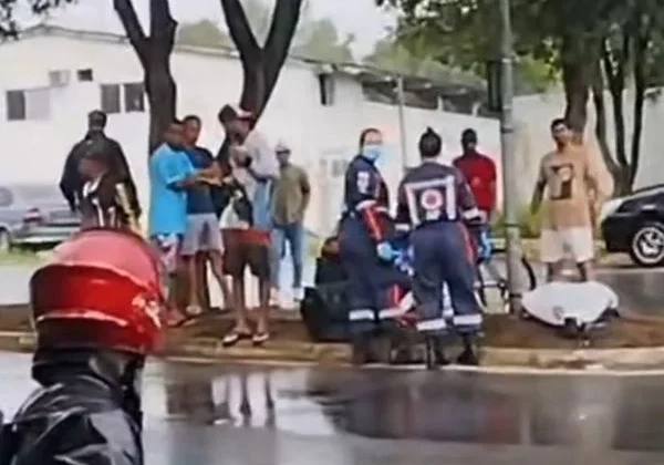 motociclista-colide-com-canteiro-em-guarapari-