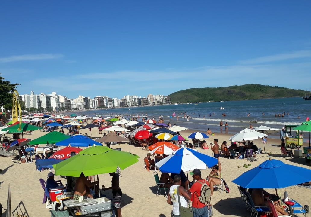 praia do morro lotada guarapari 2020 3